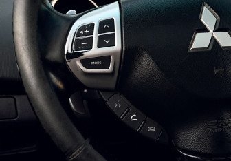 Подержанный автомобиль Mitsubishi Outlander 2007 года (14 фото)