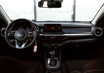 Подержанный автомобиль Kia Cerato Sedan 2018 года (18 фото)