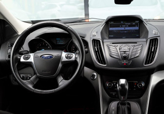 Подержанный автомобиль Ford Kuga 2014 года (19 фото)