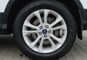 Подержанный автомобиль Ford Kuga 2019 года (20 фото)