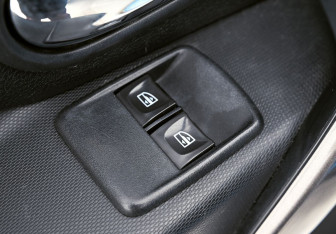 Подержанный автомобиль Renault Sandero 2015 года (15 фото)