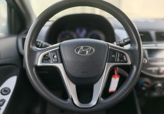 Подержанный автомобиль Hyundai Solaris Sedan 2015 года (12 фото)