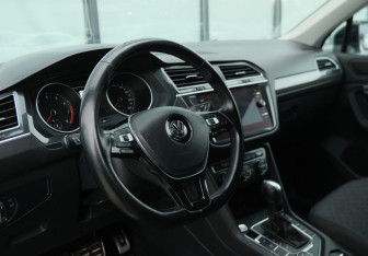 Подержанный автомобиль Volkswagen Tiguan 2019 года (9 фото)