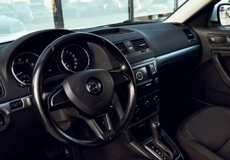 Подержанный автомобиль Skoda Yeti 2017 года (14 фото)