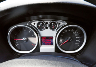Подержанный автомобиль Ford Focus Hatchback 2011 года (11 фото)