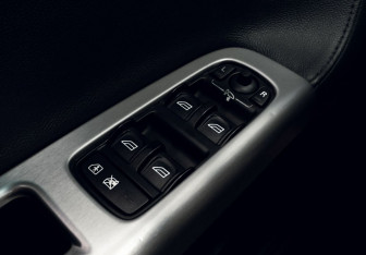 Подержанный автомобиль Volvo V50 2007 года (15 фото)