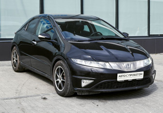 Подержанный автомобиль Honda Civic Hatchback 2008 года (7 фото)