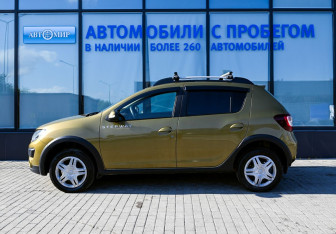 Подержанный автомобиль Renault Sandero 2015 года (2 фото)