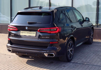 Подержанный автомобиль BMW X5 2020 года (5 фото)