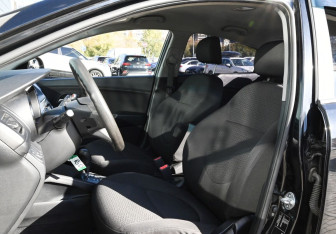 Подержанный автомобиль Kia Rio Sedan 2012 года (14 фото)