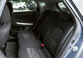 Подержанный автомобиль Kia Ceed Hatchback 2015 года (23 фото)