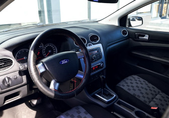 Подержанный автомобиль Ford Focus Sedan 2007 года (13 фото)
