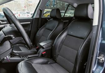 Подержанный автомобиль Skoda Octavia Liftback 2012 года (9 фото)