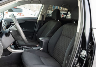 Подержанный автомобиль Toyota Corolla Sedan 2008 года (9 фото)