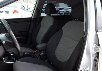 Подержанный автомобиль Hyundai Solaris Sedan 2011 года (9 фото)