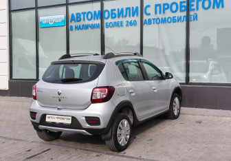 Подержанный автомобиль Renault Sandero 2016 года (5 фото)