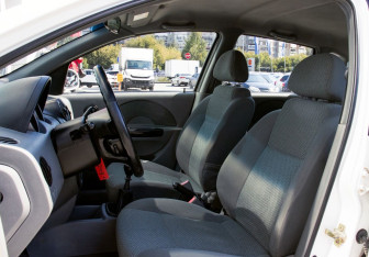 Подержанный автомобиль Chevrolet Aveo Hatchback 2005 года (15 фото)