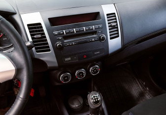 Подержанный автомобиль Mitsubishi Outlander 2011 года (24 фото)