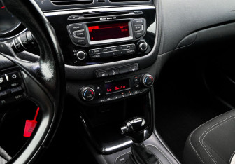 Подержанный автомобиль Kia Ceed Hatchback 2012 года (9 фото)