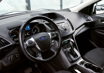 Подержанный автомобиль Ford Kuga 2013 года (19 фото)