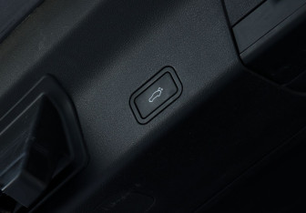 Подержанный автомобиль Geely Atlas Pro 2022 года (20 фото)