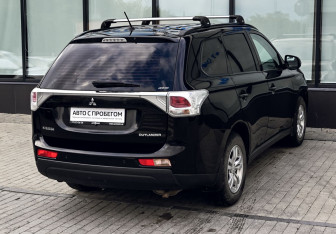 Подержанный автомобиль Mitsubishi Outlander 2013 года (5 фото)