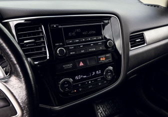 Подержанный автомобиль Mitsubishi Outlander 2013 года (9 фото)