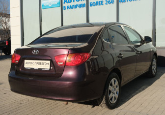 Подержанный автомобиль Hyundai Elantra Sedan 2008 года (5 фото)