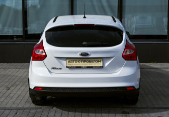 Подержанный автомобиль Ford Focus Hatchback 2011 года (4 фото)