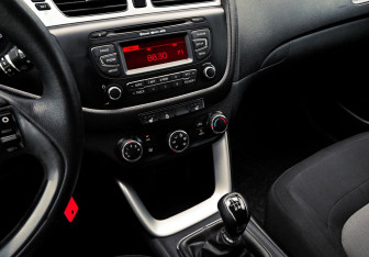 Подержанный автомобиль Kia Ceed Hatchback 2014 года (9 фото)