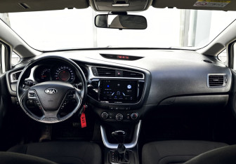 Подержанный автомобиль Kia Ceed Wagon 2018 года (18 фото)