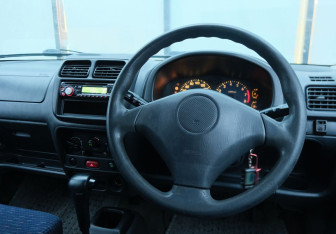 Подержанный автомобиль Suzuki Swift Hatchback 2002 года (10 фото)