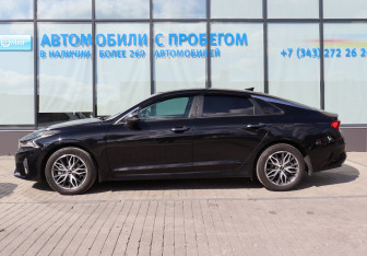 Подержанный автомобиль Kia K5 2022 года (2 фото)
