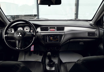 Подержанный автомобиль Mitsubishi Lancer Wagon 2008 года (19 фото)