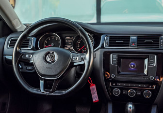 Подержанный автомобиль Volkswagen Jetta Sedan 2014 года (19 фото)