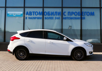 Подержанный автомобиль Ford Focus Hatchback 2016 года (6 фото)