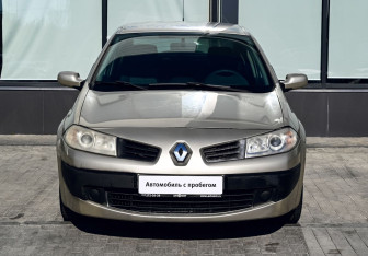 Подержанный автомобиль Renault Megane Sedan 2006 года (8 фото)