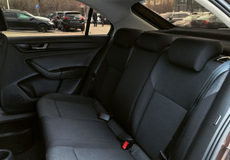 Подержанный автомобиль Skoda Rapid Liftback 2018 года (15 фото)