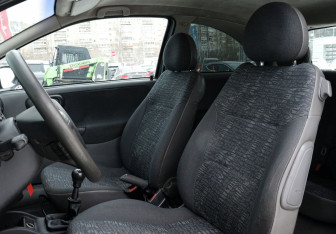 Подержанный автомобиль Opel Corsa 2000 года (14 фото)