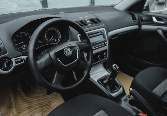 Подержанный автомобиль Skoda Octavia Liftback 2013 года (9 фото)