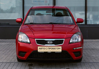 Подержанный автомобиль Kia Rio Sedan 2011 года (8 фото)