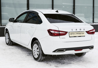 Подержанный автомобиль LADA (ВАЗ) Vesta Sedan 2023 года (3 фото)
