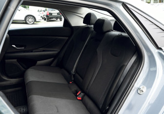 Подержанный автомобиль Hyundai Elantra Sedan 2021 года (23 фото)