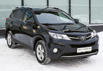 Подержанный автомобиль Toyota RAV4 2014 года (7 фото)