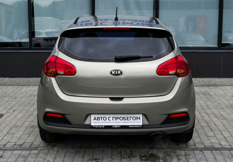 Подержанный автомобиль Kia Ceed Hatchback 2012 года (4 фото)