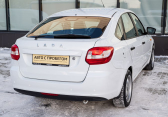 Подержанный автомобиль LADA (ВАЗ) Granta Liftback 2015 года (5 фото)