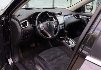 Подержанный автомобиль Nissan X-Trail 2015 года (9 фото)