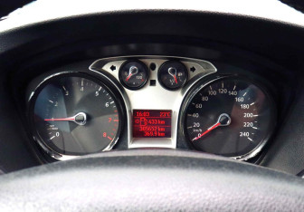 Подержанный автомобиль Ford Focus Sedan 2008 года (9 фото)