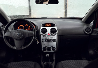 Подержанный автомобиль Opel Corsa 2012 года (16 фото)