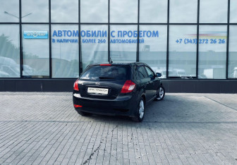 Подержанный автомобиль Kia Ceed Hatchback 2012 года (5 фото)